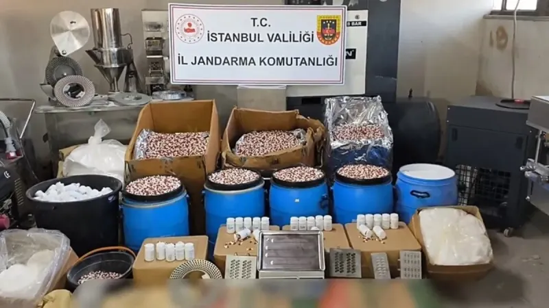 İstanbul'da Uyuşturucu Baskını! Bu Kadar Hap Nereden Çıktı?